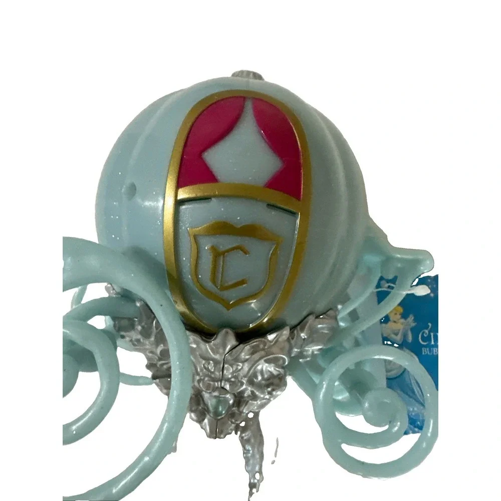 Disney Parks Cinderella Carriage Coach Light Up Glow Color Change Bubble Blower